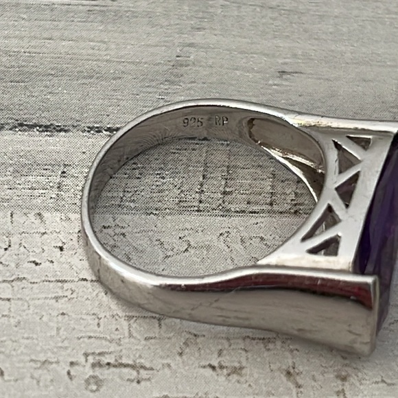 Beautiful Silver Amethyst Cocktail Ring. - Picture 3 of 6